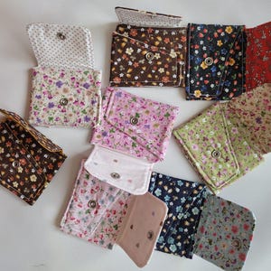 Mini billetera con flores de colores / Tarjetero azul / Mini billetera de otoño / Tarjetero de primavera / Carteras lindas para mujer