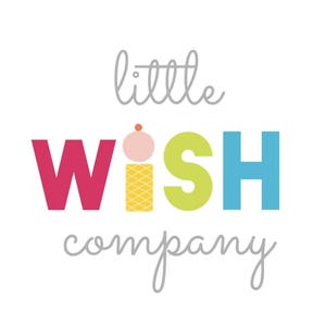 Puede incluir: Logotipo de Little Wish Company sobre fondo blanco. La palabra &laquo;little&raquo; est&aacute; en escritura gris encima de la palabra &laquo;WISH&raquo;, que est&aacute; en rosa brillante, verde y azul. Un gr&aacute;fico de cono de helado reemplaza la letra &laquo;I&raquo;. La palabra &laquo;company&raquo; est&aacute; en escritura gris debajo.