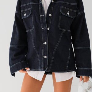Oversized Blue Denim Jacket: Contrast Stitching, Trendy Streetwear