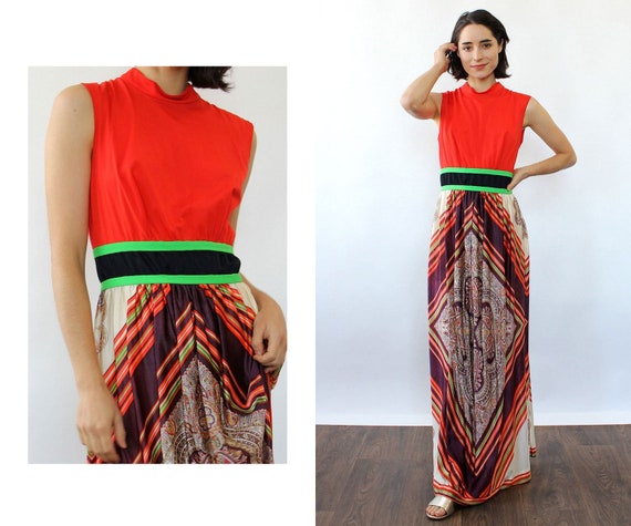 Vicky Ruby Dress M • 70s Printed Dress • Vintage R