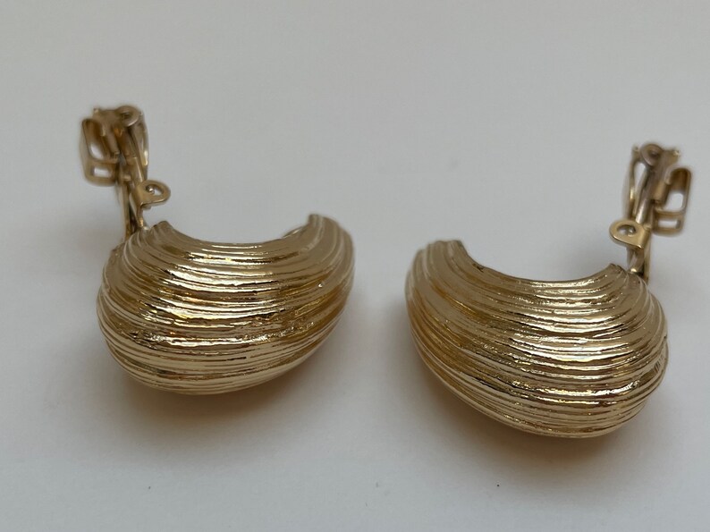 Butler Fifth Avenue Collection Gold XOs Clip-on Earrings, 1980s Butler Earrings image 3