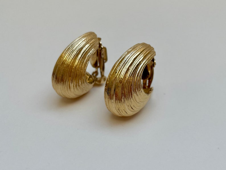 Butler Fifth Avenue Collection Gold XOs Clip-on Earrings, 1980s Butler Earrings image 2