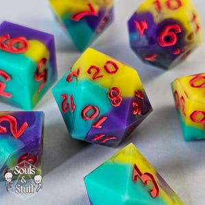 Magie sauvage • Jeu de dés RPG artisanaux • Accessoires de jeu sur table • Dés tranchants • Résine polyédrique • D4 D6 D8 D10 D12 D20 D100