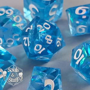 Frozen Echo • Jeu de dés RPG artisanaux • Accessoires de jeu sur table • Dés tranchants • Résine polyédrique • D4 D6 D8 D10 D12 D20 D100