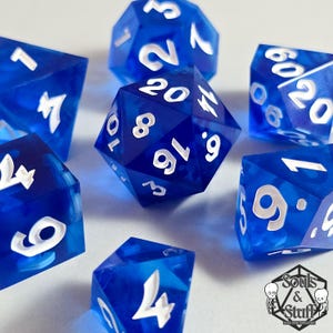 Voile de saphir • Jeu de dés RPG artisanaux • Accessoires de jeu sur table • Dés tranchants • Résine polyédrique • D4 D6 D8 D10 D12 D20 D100