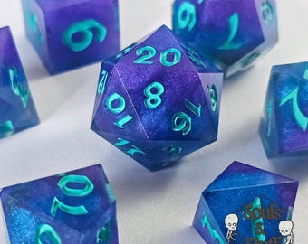 Nebula Slush • Handgjorda RPG-tärningar • Bordsspelstillbehör • Tärningar med skarp kant • Polyedriskt harts • D4 D6 D8 D10 D12 D20 D100