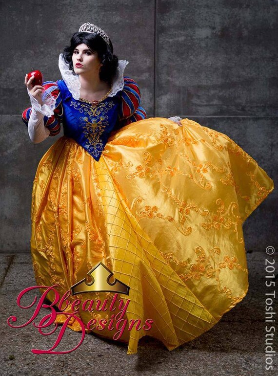 Chris Villains Snow White  Cosplay costumes for men, Cosplay outfits,  Disney cosplay