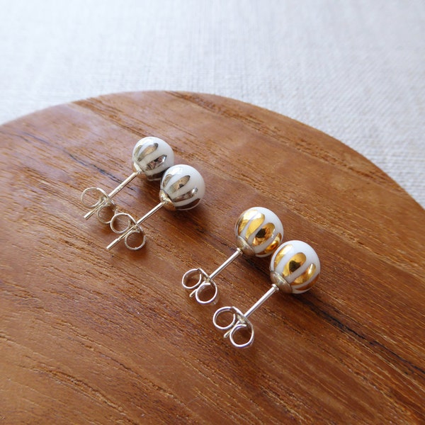 Luster Crown Round Stud Earrings Since2012 image 1