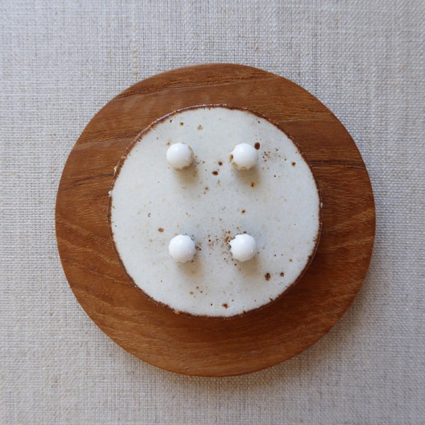 Luster Crown Round Stud Earrings Since2012 image 2