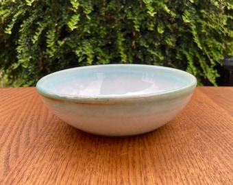 Handmade Stoneware Ramen Bowl: Glossy Green Glaze, Chopstick Rest