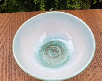 Handmade Stoneware Ramen Bowl: Glossy Green Glaze, Chopstick Rest Included