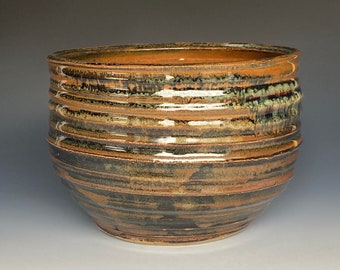 Vaso in gres lavorato a mano: fioriera in ceramica