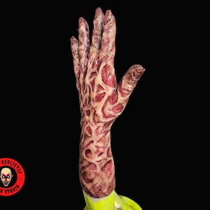 Verbrande siliconen linkerhand – Realistische prop voor Burnie-masker – Cosplay, Halloween, Horror FX