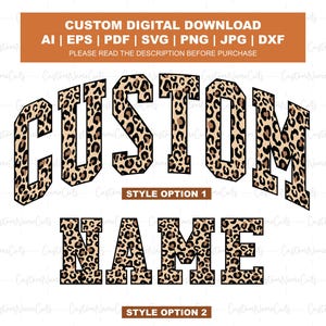 Könnte beinhalten: Digitaler Download-Grafik mit dem Wort "CUSTOM" im Leopardenmuster-Design und "NAME" darunter in einem ähnlichen Stil. Enthält die Dateiformate AI, EPS, PDF, SVG, PNG, JPG und DXF. Stiloptionen sind angegeben.