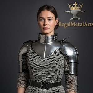Medieval Knight Fantasy Lady Warrior Pauldrons with Gorget, Chainmail -Women&#39;s Armor Larp Lady Armor Suit -, Gift for women