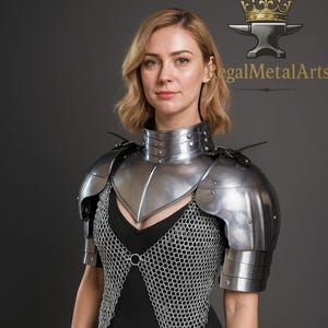 Medieval Knight Fantasy Lady Warrior Pauldrons with Gorget, Chainmail -Women&#39;s Armor Larp Lady Armor Suit -, Gift for women