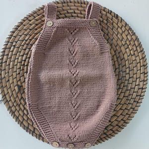 Handmade organic cotton knit baby outfit set including sweater, romper, booties, hat, and blanket. Made from 100% GOTS-certified organic cotton yarn, soft, breathable, and gentle on newborn skin. Available in multiple variations: hat and socks, hat socks cardigan, hat cardigan romper, or full 5-piece set. Custom color combinations available. Perfect for baby showers, coming-home outfits, or newborn photoshoots.