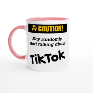 Lustige TikTok 11oz Tasse - &quot;Achtung: Kann zufällig anfangen, über TikTok zu sprechen&quot; - mehrere Farben - Social Media Geschenk - auffälliges Warnendes Design.&quot;