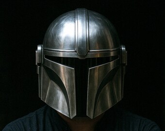 オリジナルのマンダロリアンヘルメット スター・ウォーズ』「BLACKシリーズ」1／1スケール・レプリカ
