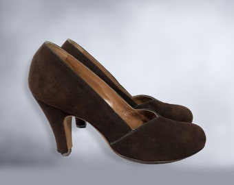 VINTAGE 40s Brown Suede Leather Pumps by Pandora Footwear Sz 7 | 1940s High Heel Round Toe Babydoll Shoes | Pin-Up Rockabilly Swing  VFG