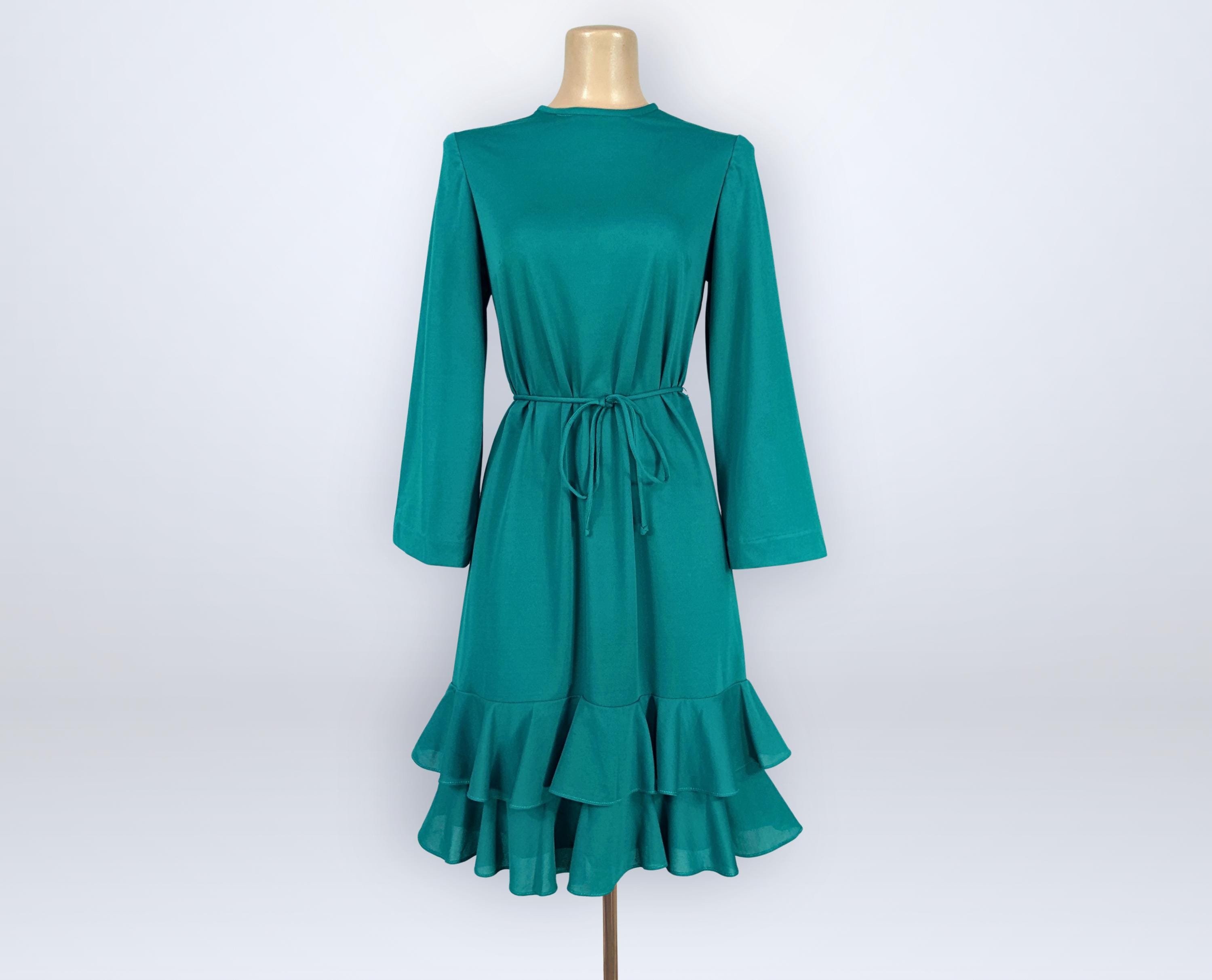 green emerald velvet dress Zapaka Women Strapless Homecoming Dress Tiered Corset Burgundy Satin Beaded Short Cocktail Dress, Dark Green / US20W main image 0