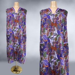 VINTAGE 70s Purple Floral Op-Art Zip Front House Dress with Hip Pockets Plus Size Volup 1970s Smock Kaftan Dress VFG image 2