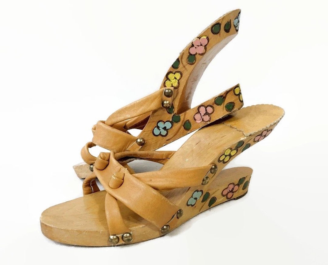 VINTAGE 50s Carved Wooden Cantilever Heel Shoes With Hand Etsy