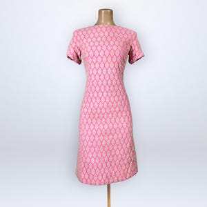 Vestido vintage de los años 60 de Pat Premo, rosa fucsia, jacquard de seda / Diseñador MOD de la era espacial / VFG