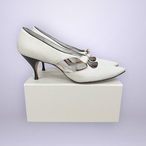 VINTAGE 60s Cutout Spike High Heels by Town & Country Shoes Size 8.5 | 1960s Retro Leather Kitten Heel Pumps | VFG