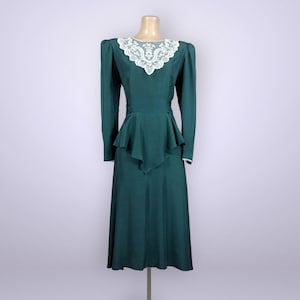 VINTAGE 1980s Dawn Joy Peplum Dress | Lace Collar | Dark Green Rayon | 80s Does 40s | Old Hollywood Style | VFG