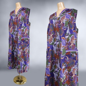 VINTAGE 70s Purple Floral Op-Art Zip Front House Dress with Hip Pockets Plus Size Volup 1970s Smock Kaftan Dress VFG image 5
