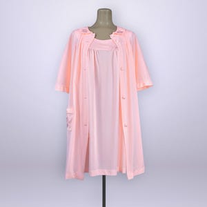 VINTAGE 1960s Embroidered Nightgown & Robe Peignoir Set by Lorraine | 60s Peach Nylon Babydoll Lingerie Set Medium | VFG