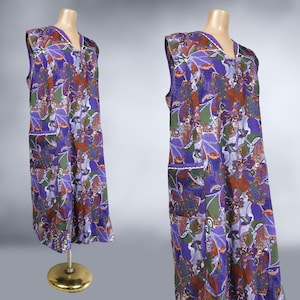 VINTAGE 70s Purple Floral Op-Art Zip Front House Dress with Hip Pockets Plus Size Volup 1970s Smock Kaftan Dress VFG image 4