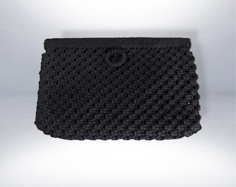 VINTAGE 60s 70s Black Macrame Crochet Flex Hex Frame Pop-Open Clutch Handbag | 1960s 1970s Purse Pocketbook | Spring Action Closure | vfg