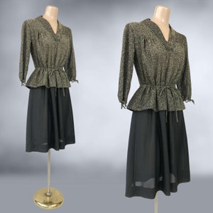 VINTAGE Robe disco à basque noire et dorée métallisée des années 70 Robe secrétaire Studio 54 en lurex des années 1970 VFG image 4