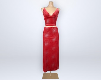 Conjunto de dos piezas de falda midi reconstruida de terciopelo rojo brillante de Frederick's, estilo vintage de los 90, en muy buen estado.