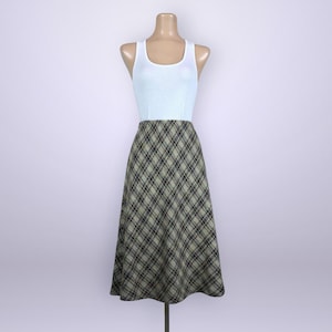 VINTAGE Vintage 70s Wool Knit Plaid Midi Skirt Size 14 – Tan & Gray A-Line Preppy Skirt | 1970s Pull-On | VFG