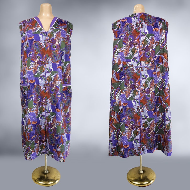 VINTAGE 70s Purple Floral Op-Art Zip Front House Dress with Hip Pockets Plus Size Volup 1970s Smock Kaftan Dress VFG image 3