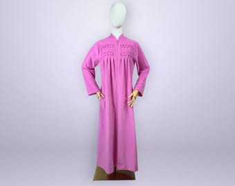 VINTAGE 80s Bubblegum Pink Velour House Coat by Kayser | Plush Zip‑Front Lounger Robe Duster | VFG