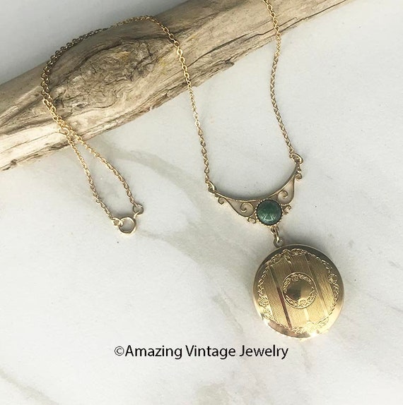 Sarah Coventry MEMORIES LOCKET Necklace from 1976 