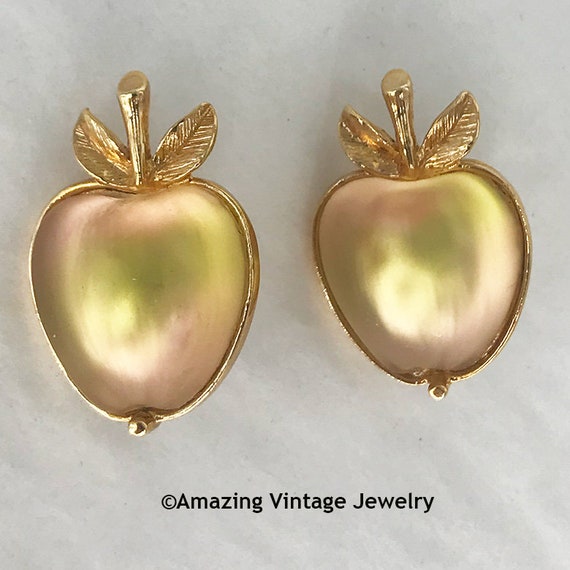 Sarah Coventry DELICIOUS Earrings from 1970 * Gold Apple Earrings * Vintage Sarah Coventry Apple Earrings * Sarah Frosted Apple Earrings