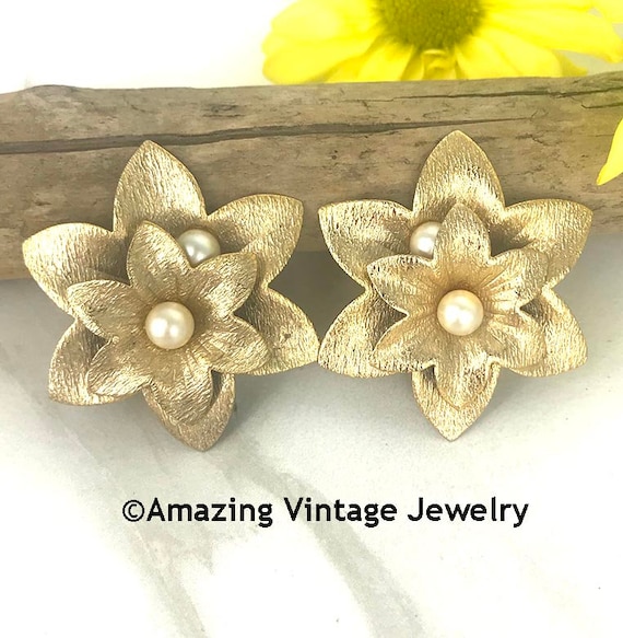 Sarah Coventry LOTUS BLOSSOM Earrings from 1962 *… - image 1
