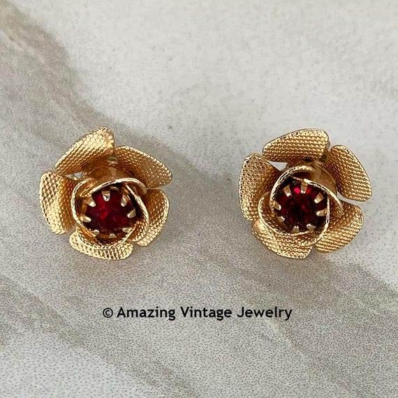 Sarah Coventry ROSETTE Earrings * Gold Rose Pierced Earrings * Sarah Coventry Flower Earrings * Vintage Sarah Coventry Earrings