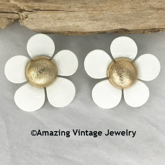 Sarah Coventry FLOWER FLATTERY Earrings from 1968… - image 1