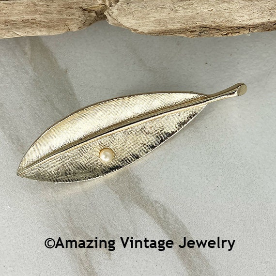 Sarah Coventry ENCHANTMENT Pin from 1958 * Vintag… - image 1