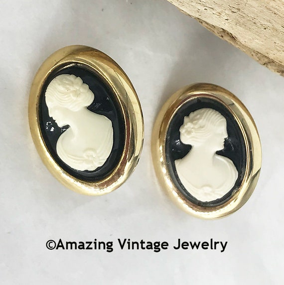 Sarah Coventry CAMEO LADY Earrings from 1962 * Vi… - image 1