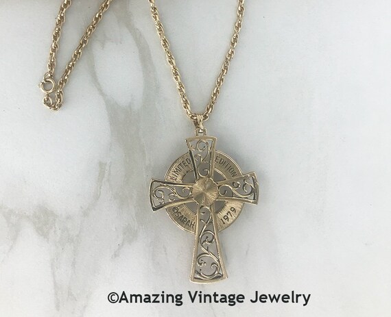 Sarah Coventry CELTIC CROSS Necklace 1979 * Sarah Coventry  display picture 1