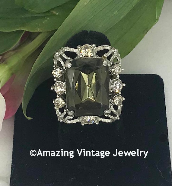 Sarah Coventry CELEBRITY Ring from 1962 * Vintage 