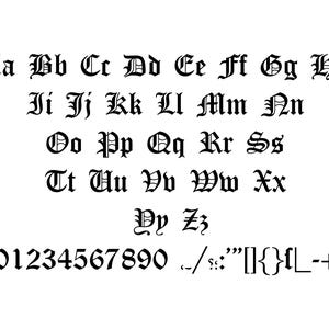 K&ouml;nnte beinhalten: Schwarzes, gotisches Alphabet und Zahlen. Das Bild zeigt Gro&szlig;- und Kleinbuchstaben, Zahlen von 0-9 und Satzzeichen in einer klassischen, verzierten Schriftart. Ideal f&uuml;r Vintage- oder Themen-Designs.