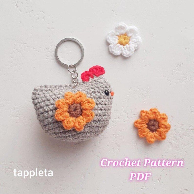 Chicken with flowers keychain crochet pattern, Flower chicken Easter crochet gift, Mother day keychains, Chicken lover gift, Girly accessory, Mabel chicken keychain, Easter crochet pattern, Easter day favor class, teacher appreciation, Summer chicken, mini daisy crochet, small handmade gift, bag charm, gift for grandmother, school party favor, teacher appreciation, gift for friends, mother day gift, small party favor handmade, chicken ornament, beginner friendly pattern, easy crochet gift idea